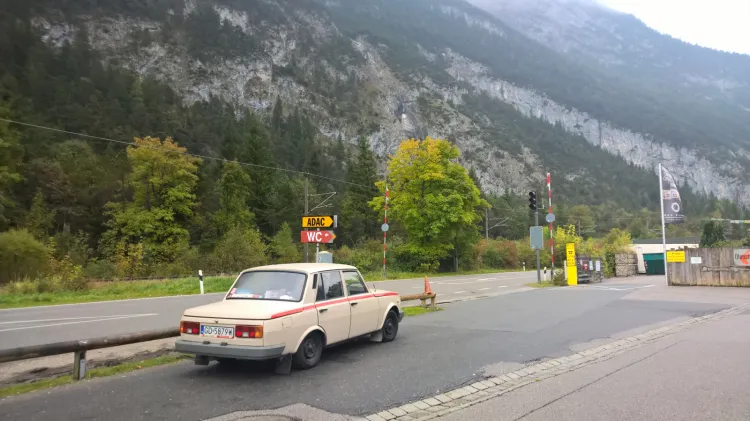 Tankowanie na granicy niemiecko-austriackiej. 
