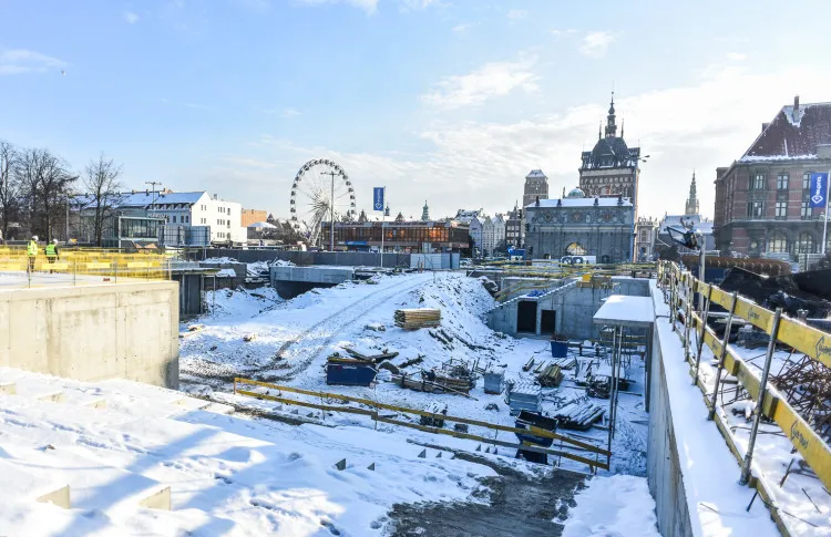 W styczniu zakończyły się badania archeologiczne  na Forum Gdańsk. Tuż po wyjściu z tunelu przy Locie, naprzeciwko Złotej Bramy, odkryto ponad 1100 ludzkich szczątków i pozostałości szpitala św. Gertrudy. 
