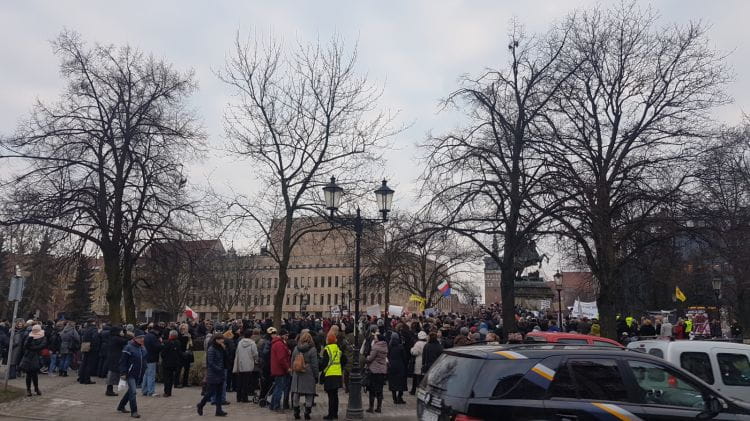 Manifestacja kobiet na Targu Drzewnym.