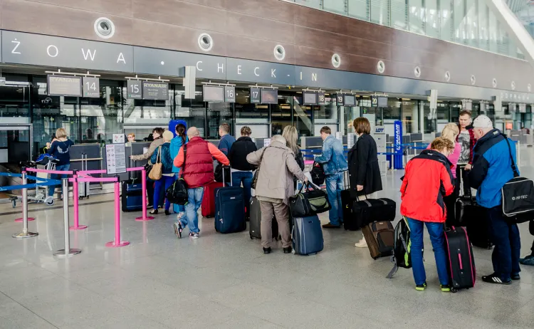 Liczba pasażerów korzystających z gdańskiego lotniska wciąż rośnie.