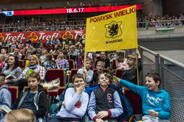Uczniowie z kaszubskich szkół sprawili, że na meczu Atomu Trefla Sopot ustanowiony został rekord frekwencji w rozgrywkach ligowych siatkarek w Polsce. 