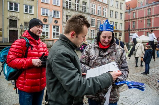 Zbieranie podpisów za ochroną Wisły podczas manifestacji pod Neptunem w Gdańsku.