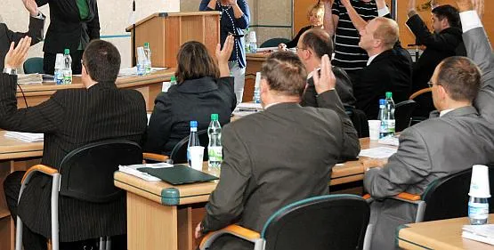 Opozycja zarzuca Wojciechowi Szczurkowi, że zrobił z Rady Miasta "wiatrak do głosowania".