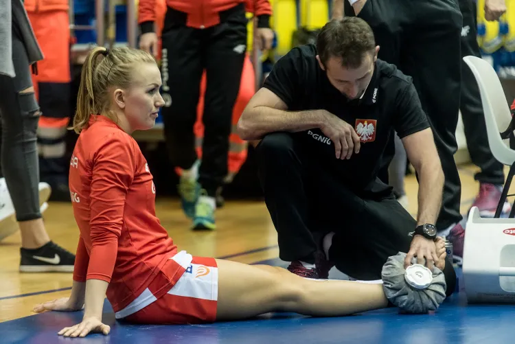Katarzyna Janiszewska jest obecnie szóstą kontuzjowaną piłkarką ręczną Vistalu Gdynia. Trzy z nich nie zagrają już w tym sezonie. 
