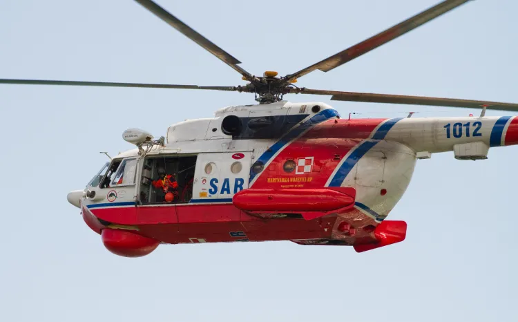 Śmigłowiec Mi-14 PŁ/R może zabrać na pokład 19 osób w pozycji siedzącej lub dziewięć w leżącej.