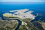 Budowa Portu Centralnego - to pierwsza od 40 lat koncepcja rozwoju gdańskiego portu zakrojona na tak szeroką skalę. Projekt zakłada powstanie kolejnych głębokowodnych terminali do obsługi największych statków wchodzących na Bałtyk. 