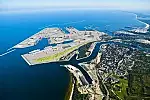Budowa Portu Centralnego - to pierwsza od 40 lat koncepcja rozwoju gdańskiego portu zakrojona na tak szeroką skalę. Projekt zakłada powstanie kolejnych głębokowodnych terminali do obsługi największych statków wchodzących na Bałtyk. 
