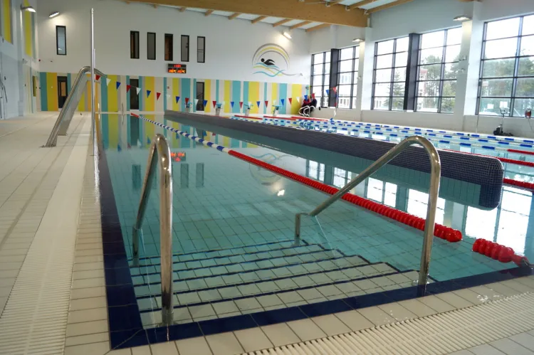 Budynek basenu pełnić będzie zarówno funkcje sportowe, jak i rekreacyjne.
