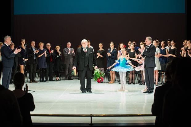 Ustępujący dyrektor gdańskiej Szkoły Baletowej, Bronisław Prądzyński, otrzymał Złoty Medal "Zasłużony Kulturze Gloria Artis" (w środku, w otoczeniu jurorów i laureatów Konkursu).