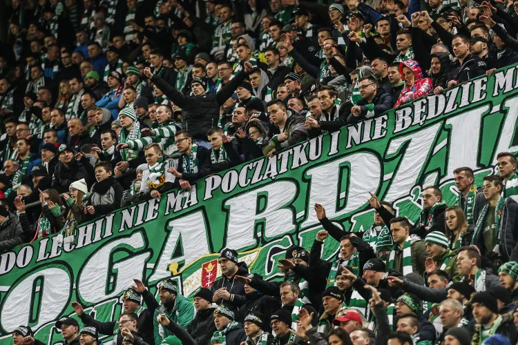 Kibice Lechii Gdańsk wracają na mecze wyjazdowe. Gdy ich nie było, biało-zieloni z pięciu spotkań przywieźli tylko jeden punktów. 