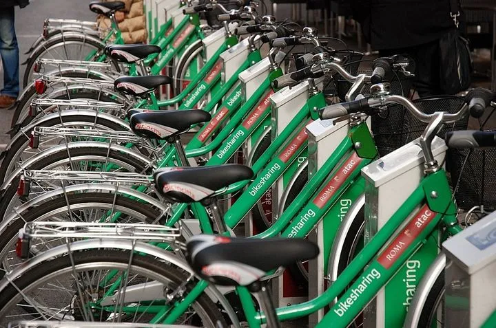 Większość systemów wypożyczania rowerów opiera się na stacjach dokowania. Nasz metropolitalny będzie nowocześniejszy. 