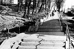 Zdjęcie zostało zrobione niedługo po wybudowaniu schodów, w latach 80. 