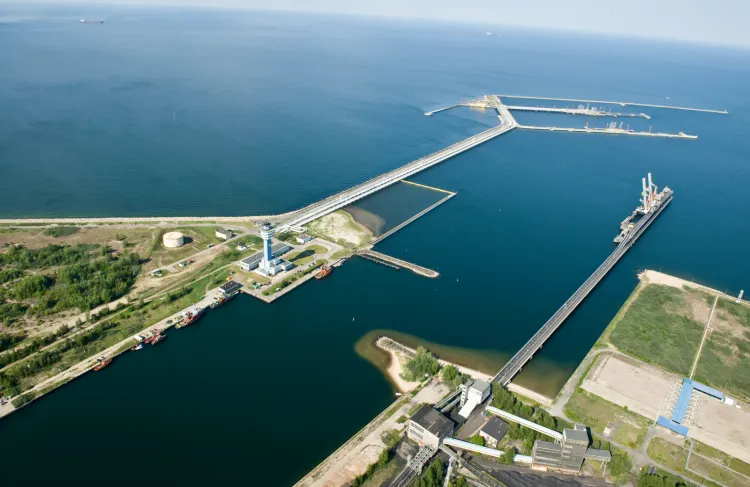 Dzięki inwestycji w rozbudowę Nabrzeża Północnego port w Gdańsku zyska ok. 900 m zupełnie nowego nabrzeża, które będzie gotowe do przyjmowania dużych jednostek.

