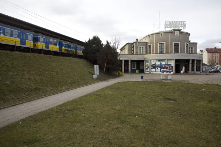 System monitorowania bezpieczeństwa oraz zarządzania informacją na linii kolejowej nr 250 wraz z modernizacją budynku dworca podmiejskiego w Gdyni otrzymał 61 mln zł dofinansowania.