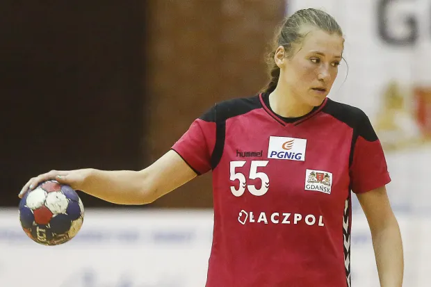 Katarzyna Skonieczna poprowadziła AZS Łączpol AWFiS do zwycięstwa w Kobierzycach, zdobywając 6 bramek. 