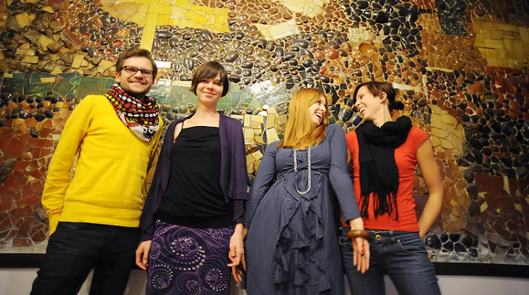 Na zdjęciu w siedzibie Świetlicy od lewej: Marcin Chałupka, Katarzyna Fidos (kierownik świetlicy), Klaudia Mateja i Maria Klaman.