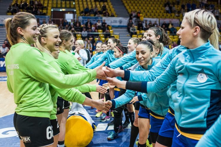 Piłkarki ręczne Vistalu zmierzą się w sobotę z Selgrosem, ale najważniejszy mecz w rywalizacji o tytuł mistrzowski zapewne czekać je będzie w najbliższą środę w Gdyni. 