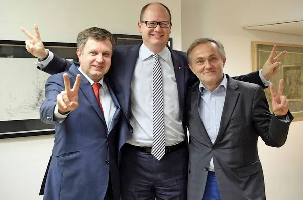 Prezydenci Sopotu, Gdańska i Gdyni zapewne z radością przyjmą informację, że będą mogli jeszcze dwukrotnie ubiegać się o przedłużenie swojej funkcji w samorządzie lokalnym.