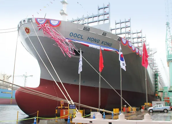 OOCL Hong Kong o ładowności 21 413 TEU to obecnie największy kontenerowiec na świecie. 