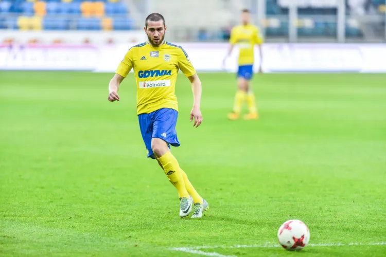 Luka Zarandia zagrał dotychczas w ośmiu meczach Arki i tylko raz od pierwszej minuty. Tomasz Korynt uważa, że danie mu szansy pojawienia się ponownie w pierwszym składzie może zmienić grę ofensywną Arki.