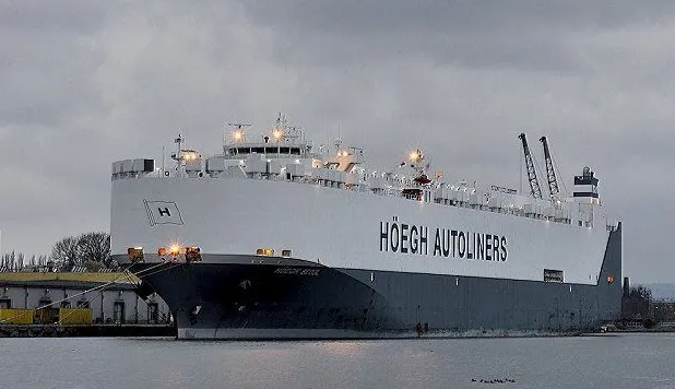 Statek Höegh Seoul przy Nabrzeżu Oliwskim. Na pokładzie przywiózł ok. 1,5 tys. nowych aut. 