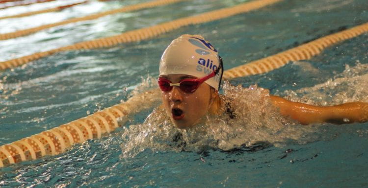 Zosia Chrzan na pływalni była po raz pierwszy w wieku zaledwie 6 miesięcy. Obecnie trenuje pięć razy w tygodniu. Należy do niej najlepszy w Polsce wynik wśród 12-latek w stylu klasycznym na 50 i 200 metrów.