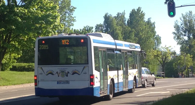 W teorii autobusy linii 192 nie jeżdżą ul. Kielecką, w praktyce można je tam zobaczyć kilka razy dziennie.