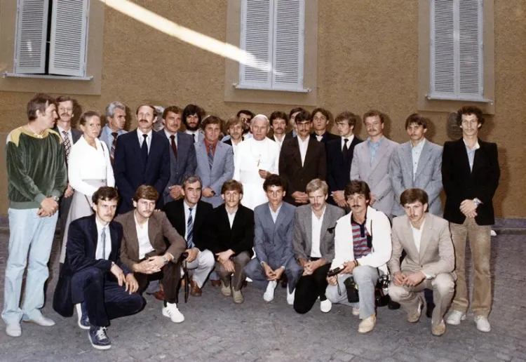 1983 rok: Piłkarze Lechii na audiencji u papieża Jana Pawła II. 