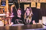 Miłośnicy piwa od piątku bawią się na festiwalu piw rzemieślniczych i regionalnych Hevelka.