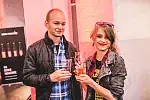Miłośnicy piwa od piątku bawią się na festiwalu piw rzemieślniczych i regionalnych Hevelka.