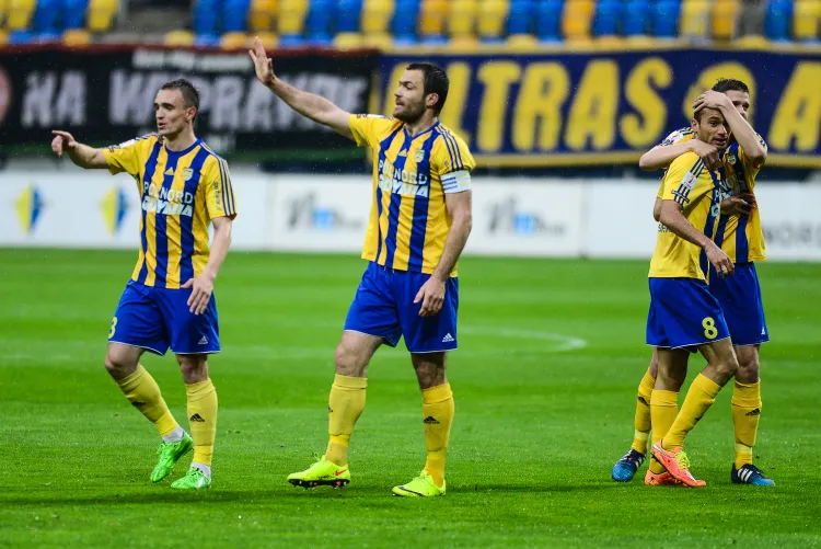 Marcin Warcholak (pierwszy z lewej) przypieczętował utrzymanie Arki Gdynia w ekstraklasie. Krzysztof Sobieraj (w środku) przyznaje, że choć gra nie była najlepsza, to klub zaliczył jeden z najlepszych sezonów w historii. 