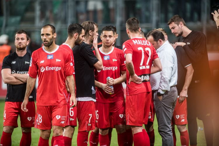 Niedowierzanie piłkarzy Lechii Gdańsk, że mimo braku porażki i straconego gola w fazie mistrzowskiej, zabrakło dla nich miejsca na podium. 