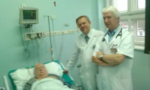 Lech Wałęsa podczas badań szpitalnych na początku listopada.