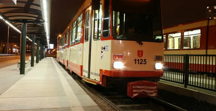 Wygodna przesiadka na Chełmie możliwa jest tylko do godziny 23, mimo że tramwaje jeżdżą nieco dłużej.