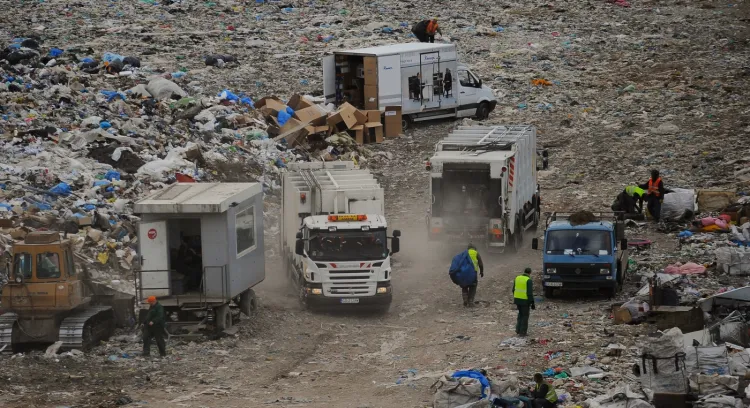 Budowa spalarni ma sprawić, że góra śmieci na Szadółkach nie będzie tak szybko rosła.