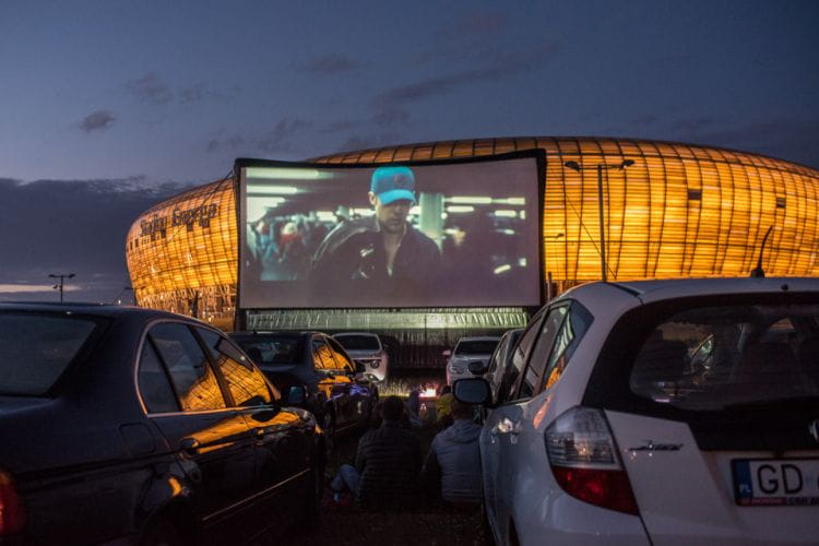 W kinie samochodowym pod Stadionem Energa można było w sobotni wieczór zobaczyć film "Drive" z Ryanem Goslingiem i Carey Mulligan. 