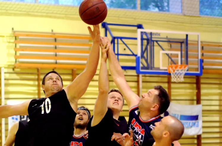 Po raz jedenasty koszykarze Środowiskowej Basket Ligi rywalizują w kategorii wiekowej 35 lat i starsi.