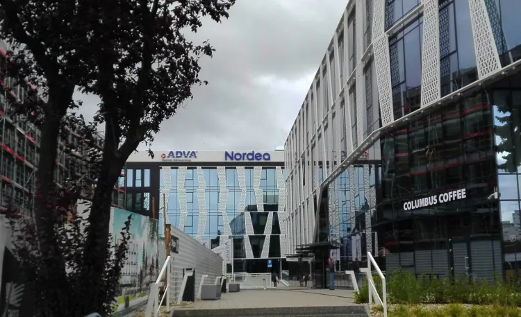 Nordea Bank AB SA Oddział w Polsce jest oddziałem szwedzkiego banku Nordea i zajmuje się wsparciem skandynawskich departamentów i oddziałów.