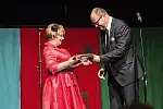 Paweł Adamowicz wręczył Teresie Kuśmierskiej Medal Prezydenta Miasta Gdańska.
