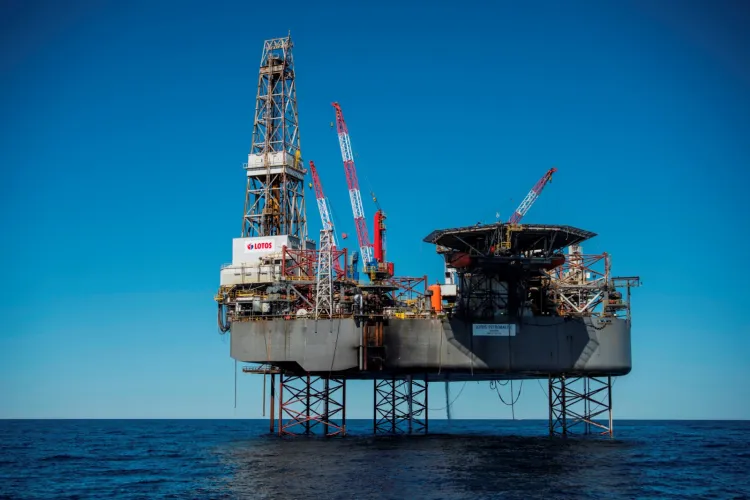 Obecnie Lotos Petrobaltic operuje w polskiej strefie ekonomicznej Morza Bałtyckiego, a poprzez swoje spółki zależne prowadzi poszukiwanie i rozpoznawanie złóż węglowodorów oraz wydobycie ropy naftowej i gazu ziemnego ze złóż w Norwegii i na Litwie.
