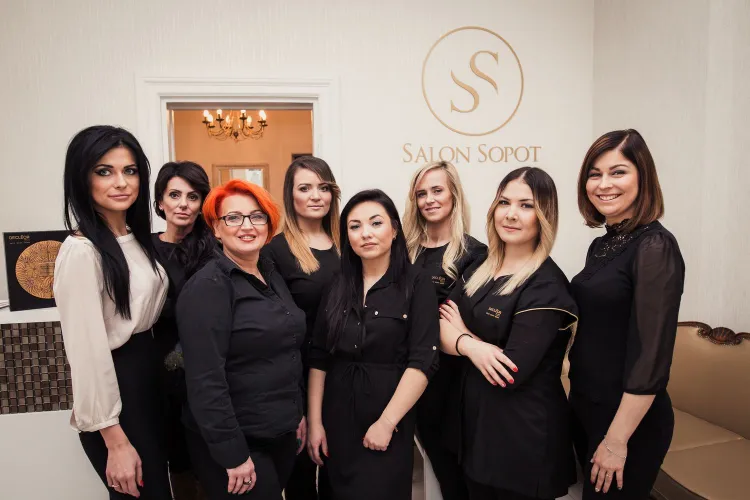 Właściciele Salonu Sopot oraz wykwalifikowana kadra wierzą, że w przypadku dbania o wygląd i dobre samopoczucie, najlepsze jest podejście holistyczne: pielęgnując nasze ciało, tak naprawdę wzbogacamy również nasze wnętrze.