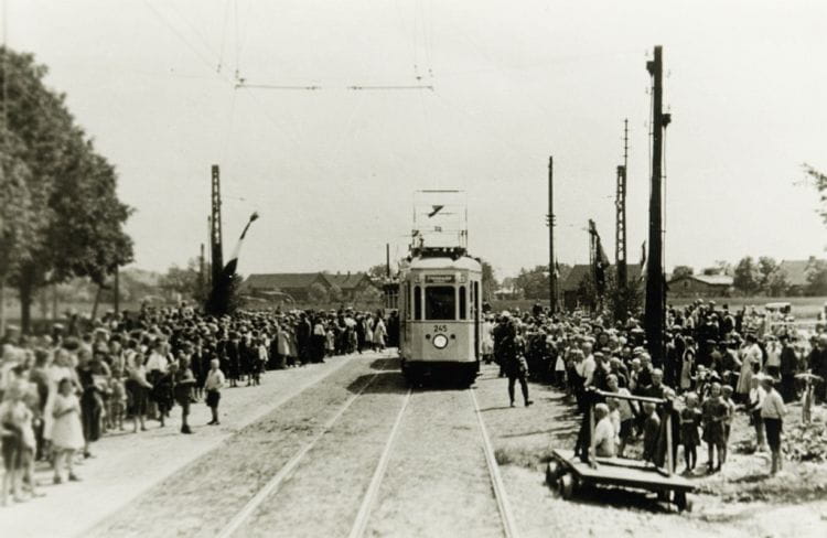 Ulica Stryjewskiego 1 lipca 1927 r., czyli w pierwszym dniu kursowania tramwajów na Stogi.