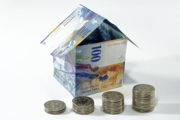 Niegdyś niska rata kredytu we franku szwajcarskim, dzisiaj wzrosła uniemożliwiając zamianę mieszkania na większe. U doradcy finansowego dowiemy się, co zrobić, aby ominąć tą pułapkę. 