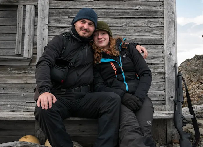 Paulina i Robert są zapalonymi podróżnikami. Poznali się podczas wyprawy na największą wyspę Norwegii - Spitsbergen.