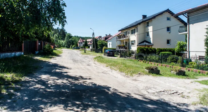 Na ul. Zwierzynieckiej i w jej okolicy pojawi się kanalizacja, asfalt i chodniki.