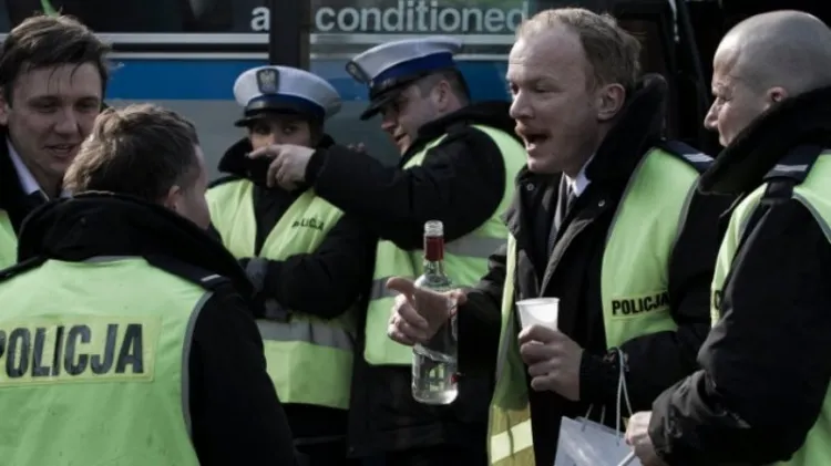 Kadr z filmu "Drogówka", który pokazał policję w tak złym świetle, że funkcjonariusze mieli nawet zakaz wypowiadania się na jego temat.