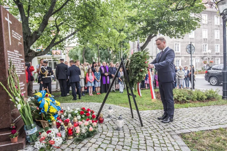 Popołudniowe uroczystości z udziałem prezydenta Andrzeja Dudy, pod pomnikiem ofiar rzezi wołyńskiej w Gdańsku.