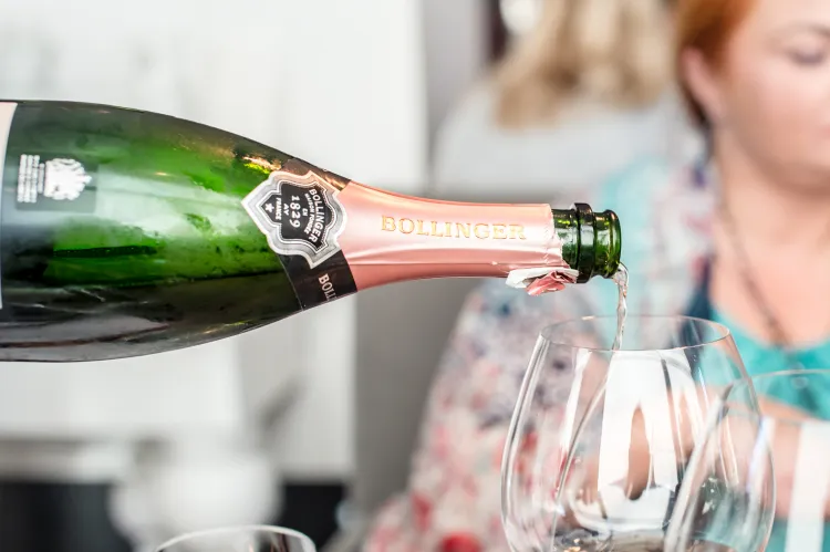 Bollinger jest jedną z najbardziej rozpoznawalnych marek szampana na świecie. Swój sukces zawdzięcza m.in. filmom z Jamesem Bondem. 