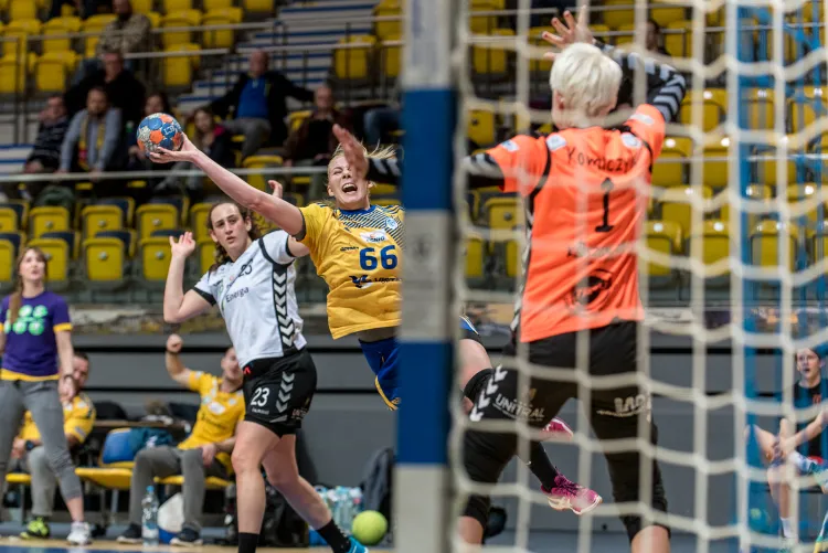 Joanna Szarawaga i jej koleżanki z Vistalu nie mogą być pewne, że zagrają mecze Ligi Mistrzyń w Gdynia Arenie.