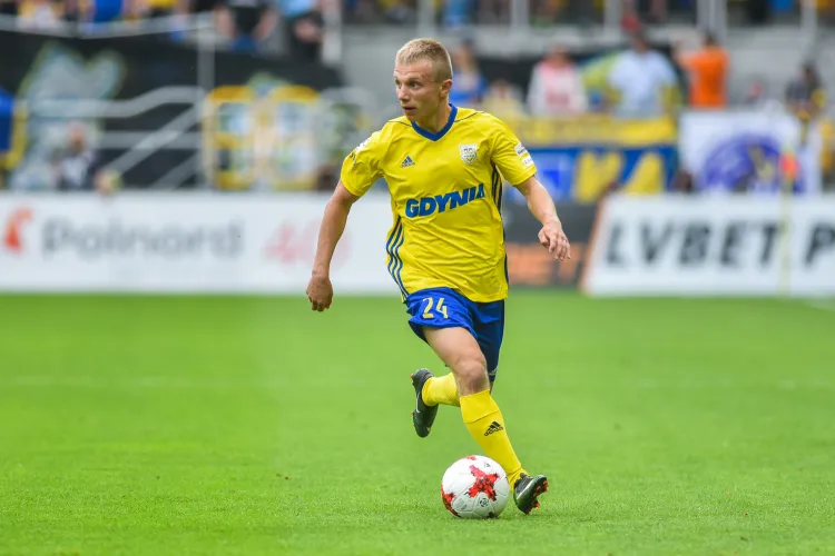 Patryk Kun pięciokrotnie grał przeciwko Sandecji Nowy Sącz w I lidze. W barwach Stomilu Olsztyn i Rozwoju Katowice zanotował w tych meczach 2 zwycięstwa, remis i 2 porażki przy bilansie bramkowym 7:3. W ostatnim pojedynku zaliczył asystę. 